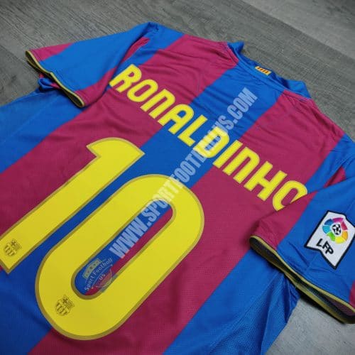 Retro Barcelona Home 2007-08 10 RONALDINHO_02